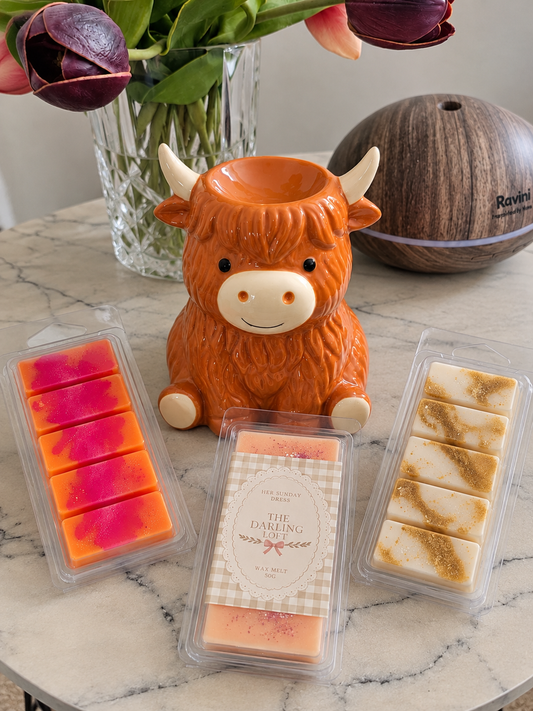 Highland Cow Cosy Cottage Gift Set | Wax Melt Burner + 3 Melts